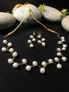 Set of trendy choker and drop earrings