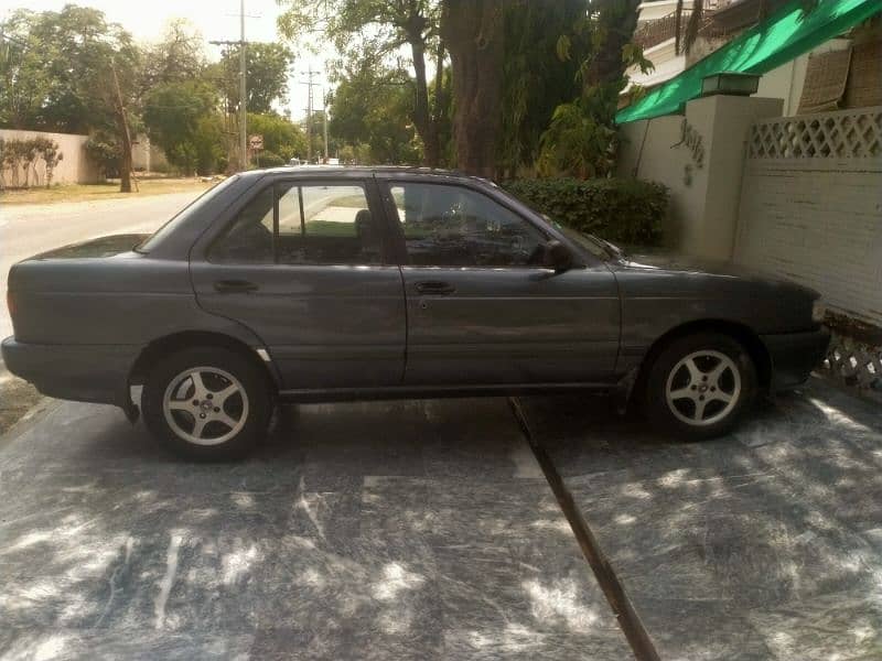 Nissan Sunny 1993 5