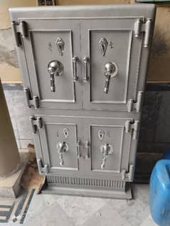 Cash safe locker