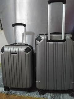 set of 2 suitcases in very good condition