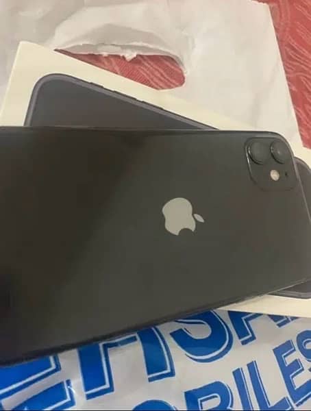 iPhone 11 10/10 condition with box 2