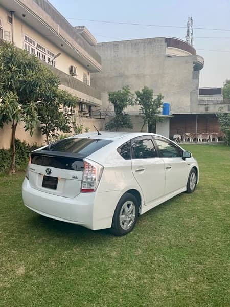 Toyota Prius 2011 6