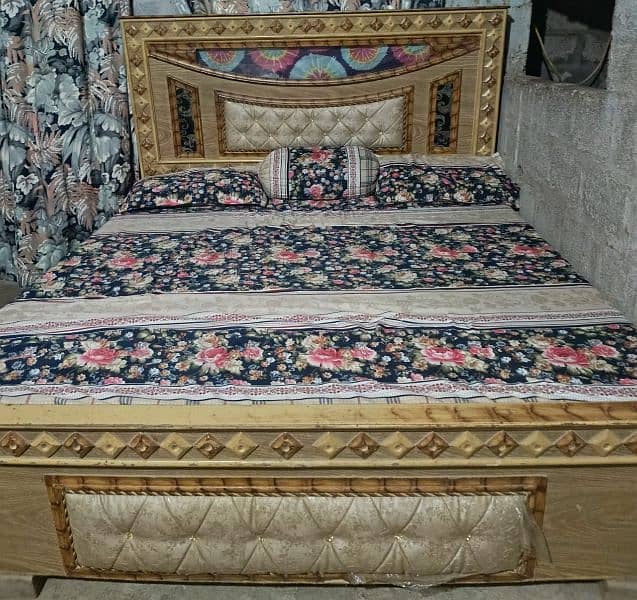 bed room set like new condition 0