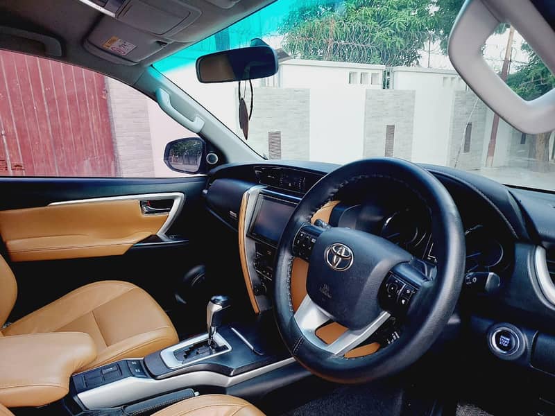 Toyota Fortuner 2018 Model Push Start 2.7 V Petrol 9