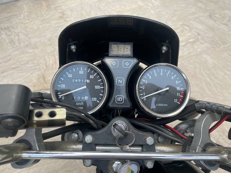 Suzuki 150 SE Motorcycle for Sale in Lahore 4