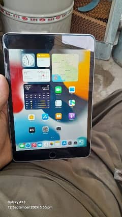 I pad Mini 4 like brand new used Good condition 128 storige ALL ok