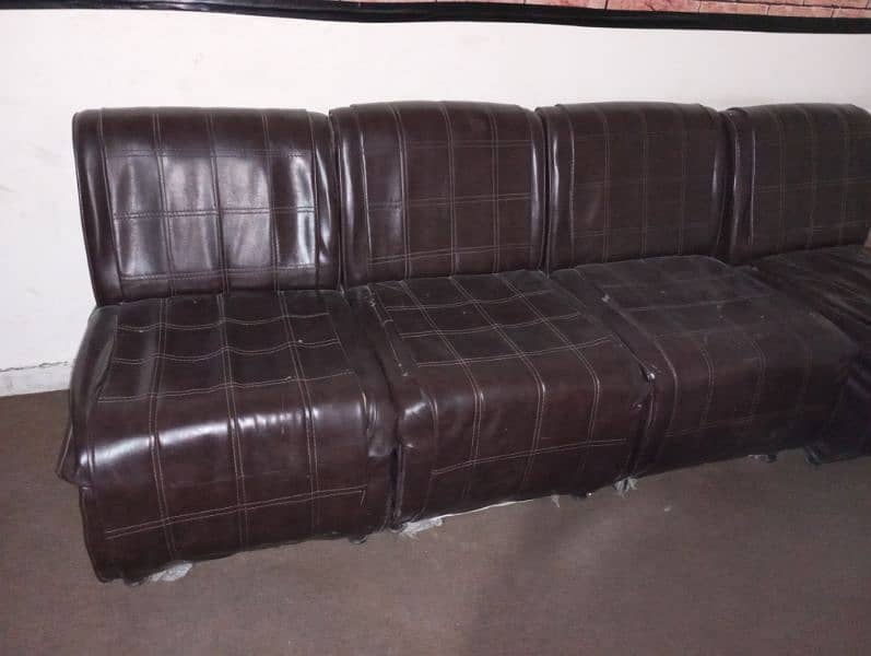 Sofa Seats 1