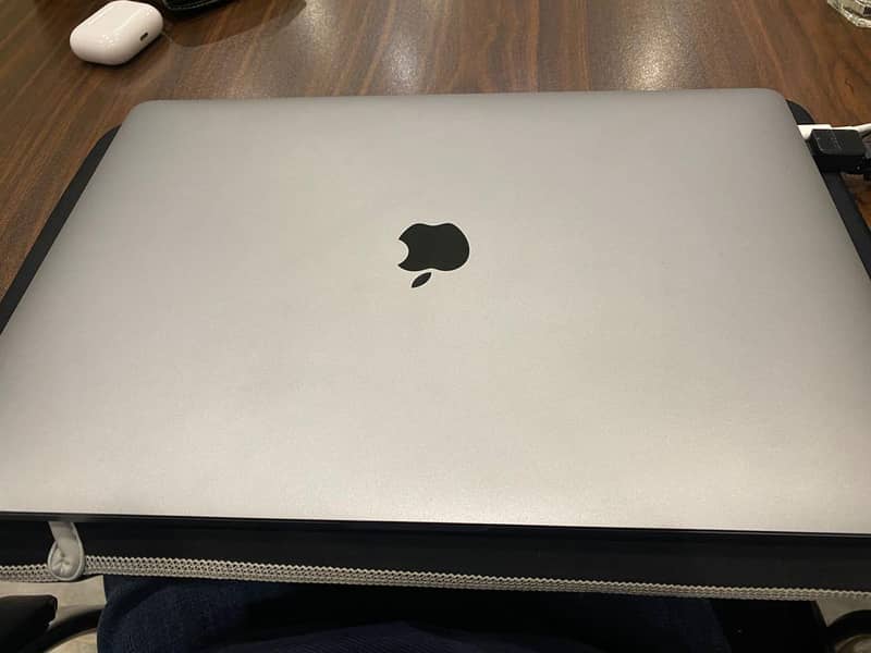 Apple Macbook Pro 2017 i7 1