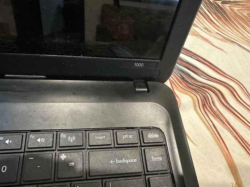 Hp1000 core i5, 4 gb ram, 256 ssd 1