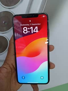 iPhone XSMax 256gb Face id issue back minor crack Chalna ma ok ha 0