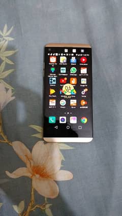 Lg v34 heavy gaming mobile snap dragon 820 4gb ram n 32 gb memory