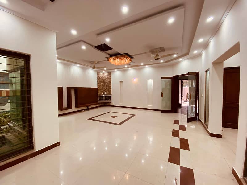 1 Kanal House For Rent In DHA Lahore Phase 3 Y Block Near Macdonalds 4