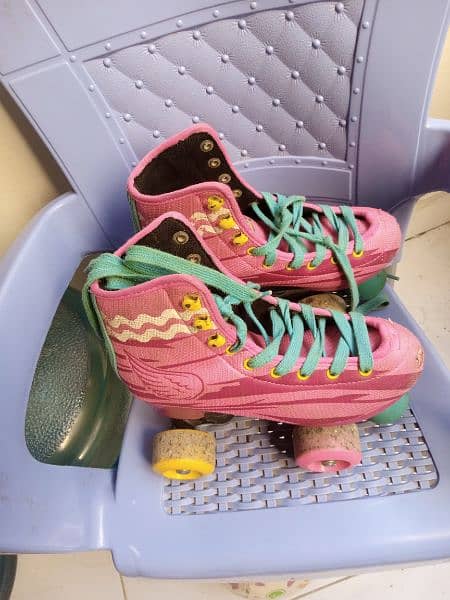 kids skating shoes good condition 1