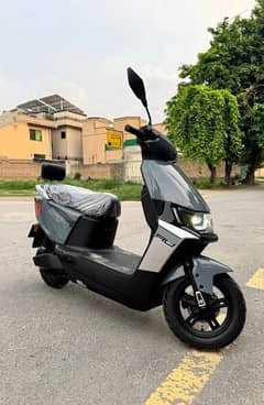 Yadea Ruibin 2024 Electric Scooter (20 days used) 0