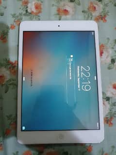 Apple  16GB 7.9" iPad Mini with Wi-Fi  White & Silver 1st Generation