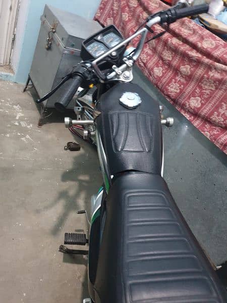 fresh honda 125 urgent sale just 3600 km driven 8