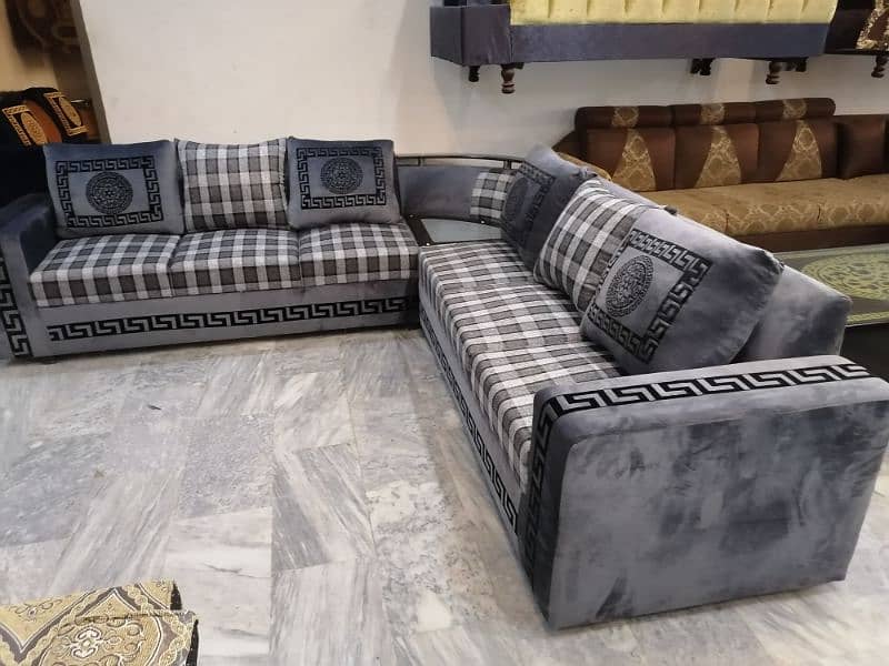 New Elegant Sofas Available In Reasonable Price 6