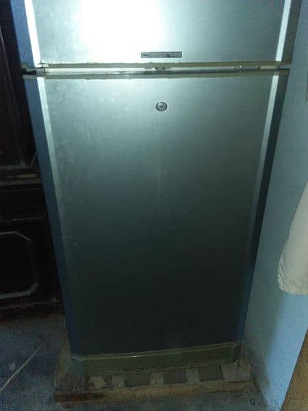 pel*  fridge very good condition 3