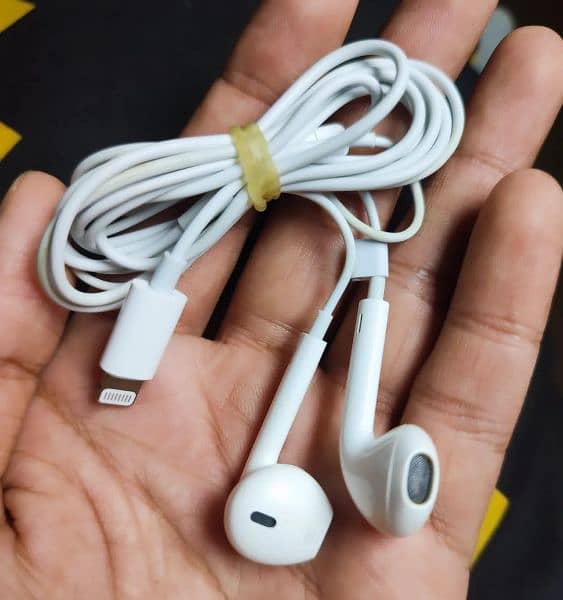 Apple lightening handfree 100% original with warranty 2