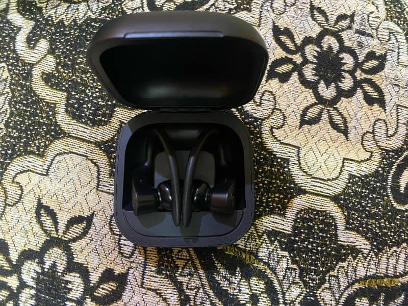 Power Beats Pro Wireless Buds 4