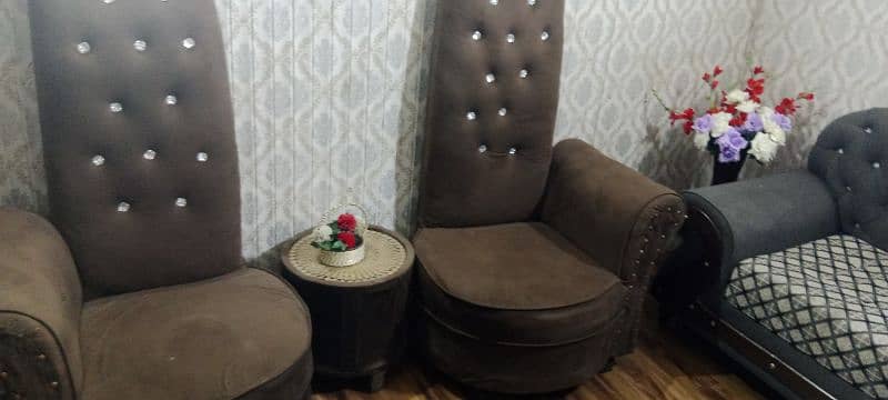 sofa set with table just 5 month used hai bilkul new hai 2