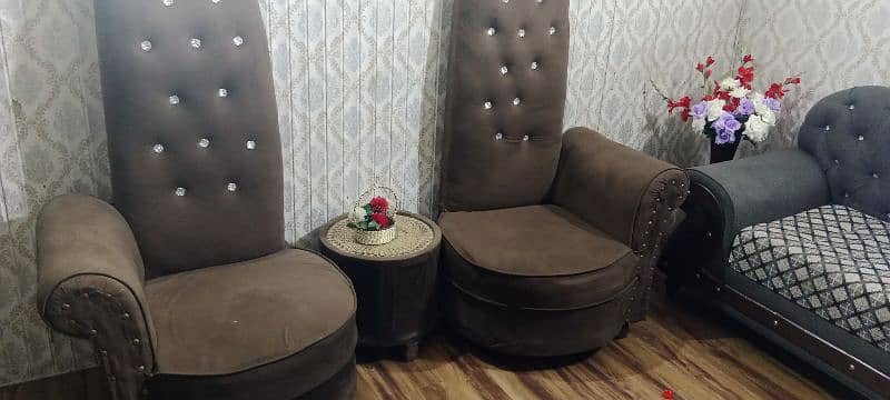 sofa set with table just 5 month used hai bilkul new hai 4