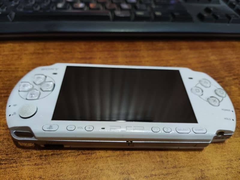 PSP(playstation portable)jailbreak 32gb card 40plus games installed 8