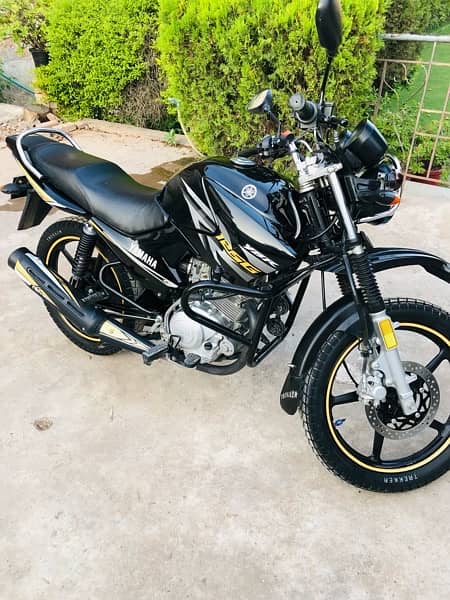 Yamaha YBR G Black Beauty 17