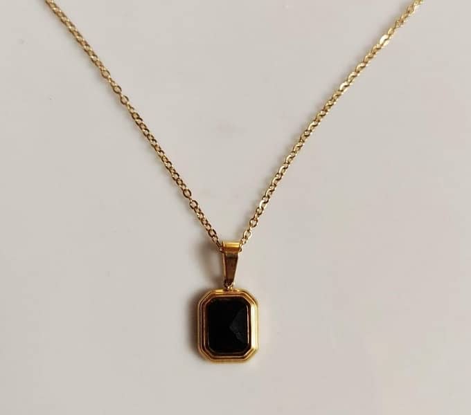 plain zircon  pendent 0