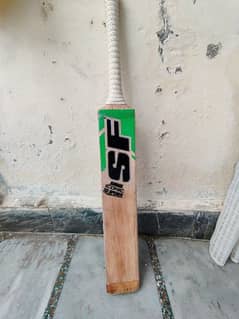 Stanford cricket bat for sale came from uk . .