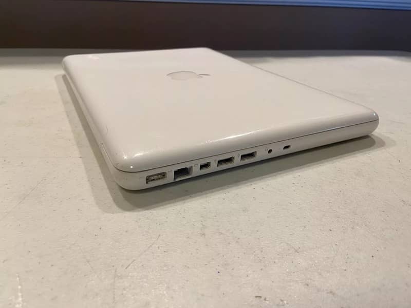 13" MacBook Unibody (White) 2.4GHz 250GB HD 4GB RAM A1342 2010 LAPTOP 1