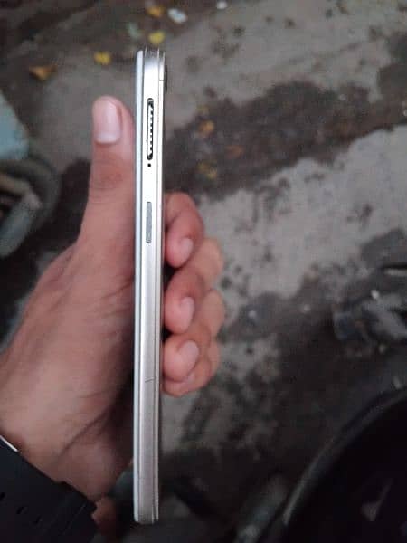 oppo A57  Use mobile. 6500. . . less ho jaye ga 5