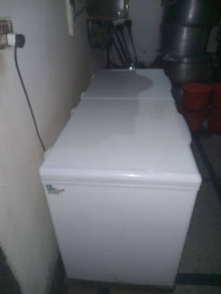 urgent sale double door inverter frezer fix 90000 3