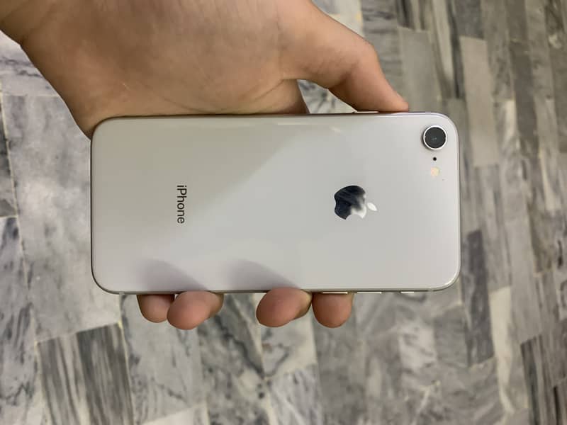 IPHONE 8 NON PTA 64 GB WHITE COLOR 1