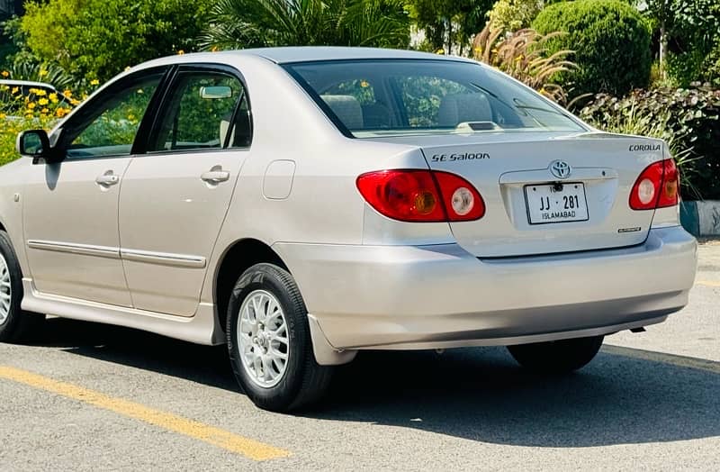 Toyota Corolla SE Saloon Automatic 1