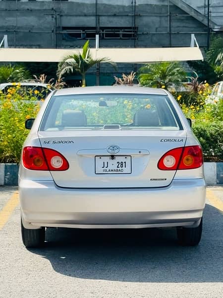 Toyota Corolla SE Saloon Automatic 2