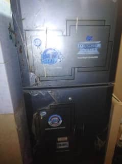 I am selling my Pel refrigerator 9Qubic feet