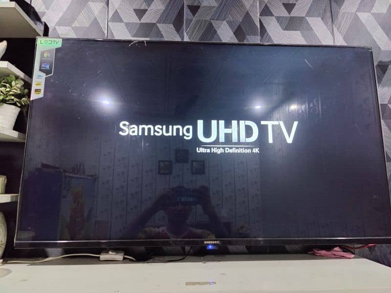 Smart OLED  46" BEST UHD Samsung Android TV 1