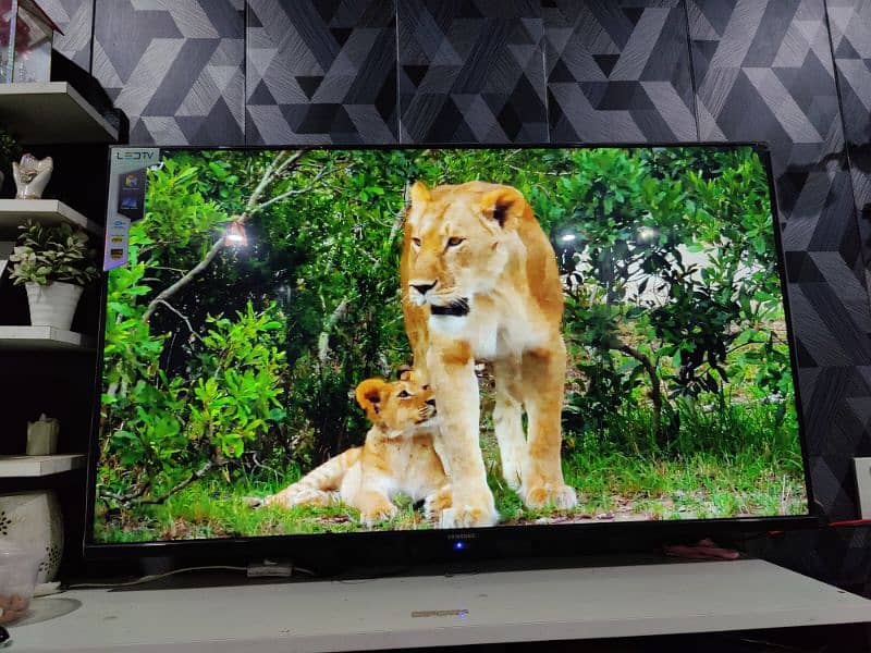 Smart OLED  46" BEST UHD Samsung Android TV 2