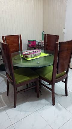 4 seater wooden dinning with chairs