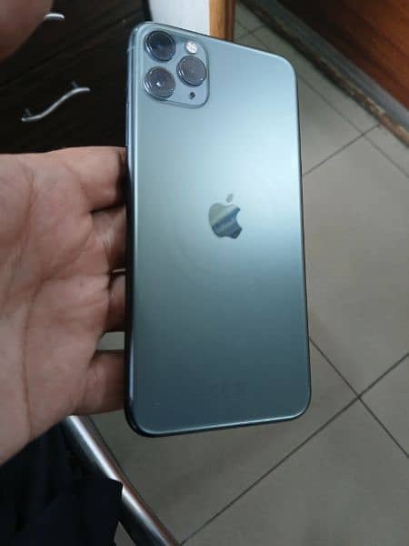 I phone 11 Pro Max 10/10 6