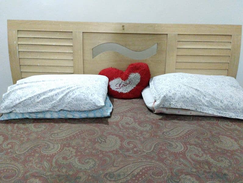 king size bed with brand new mattress 4