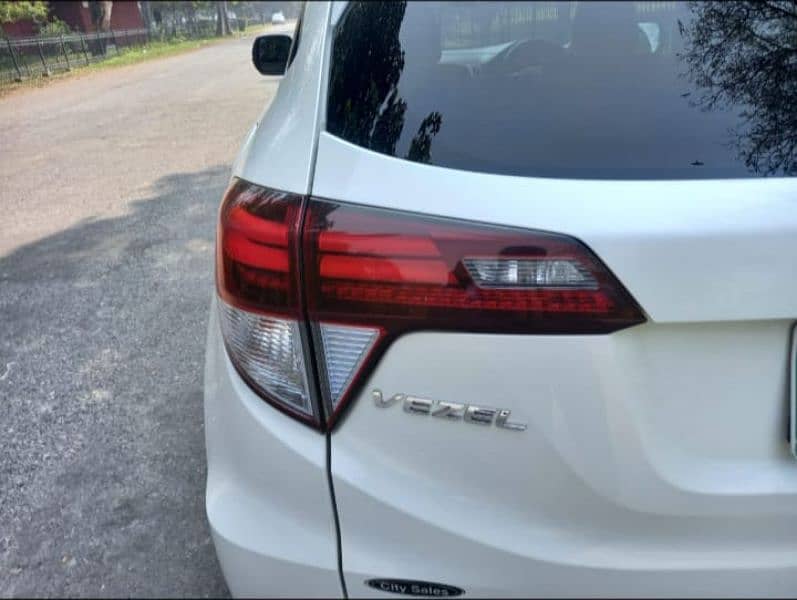 Honda Vezel 2016 Import from japan New Condition Neat and Clean 4