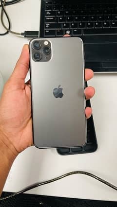 Apple Iphone 11 Pro Max 256 GB. 10/9.5 Non PTA