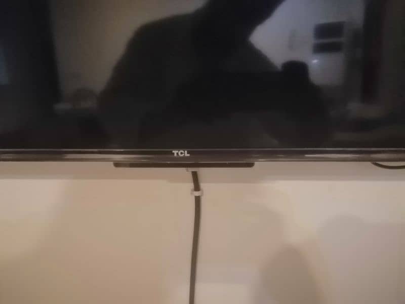 TCL 65 INCH ALMOST NEW 3