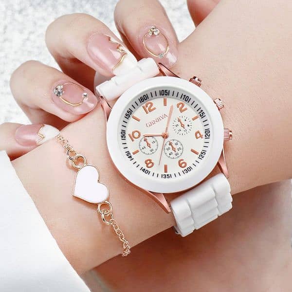 Fashionable Quart Watch for Women Perfect Design Fashionable 15