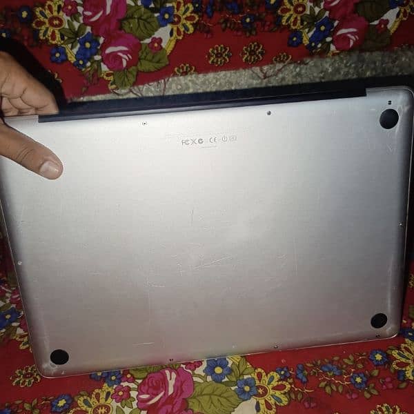 Apple Mac book pro 7