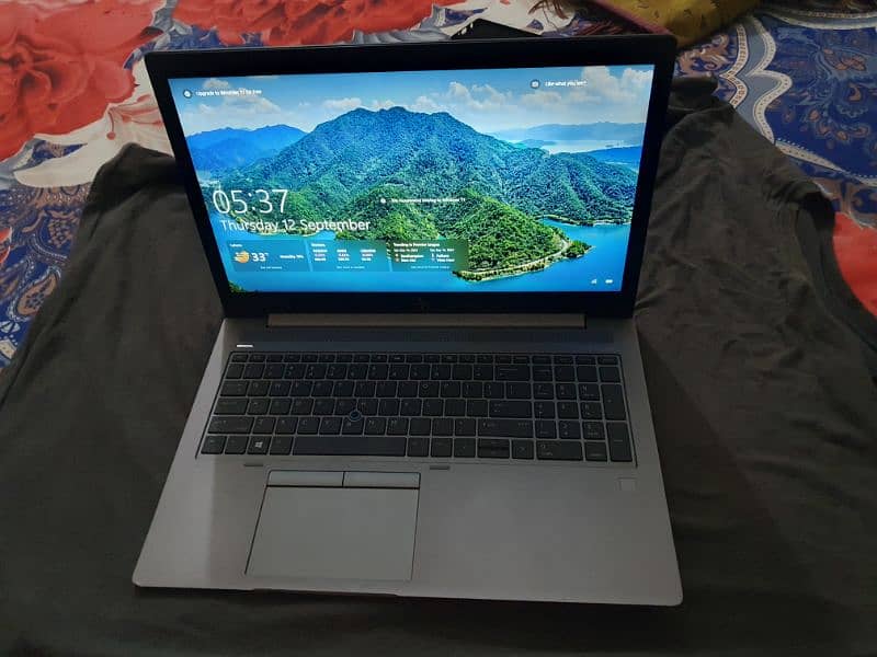 Hp zbook 15u g5 i7 8th genration 4