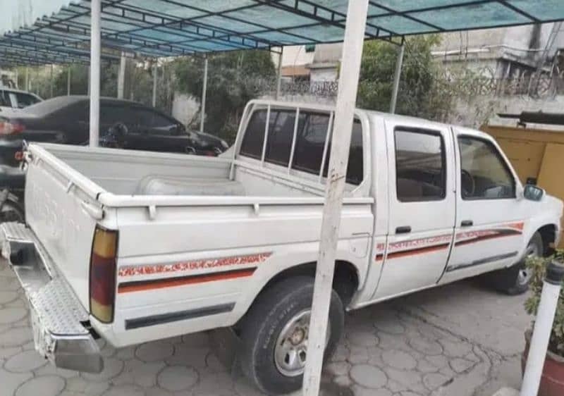 Nissan Pickup Double Cabin 1