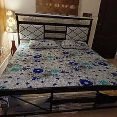 double iron bed for sale in 10/10 condition few months used